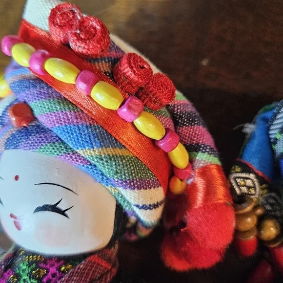 Gorgeous Chinese Dolls in very ornate costume. - Picture 6 of 16